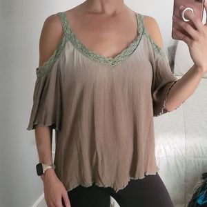 Gimmicks Cold Shoulder Flowy Top